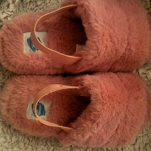 SOLD!! PLUSH PINK LITTLE GIRL SLIPPERS SIZE 1